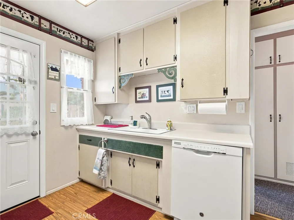 1807 W Broadway Anaheim, CA 92804