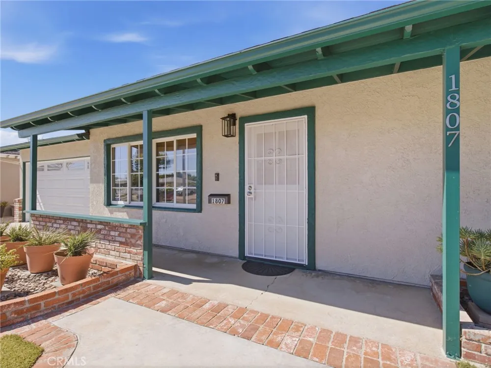 1807 W Broadway Anaheim, CA 92804