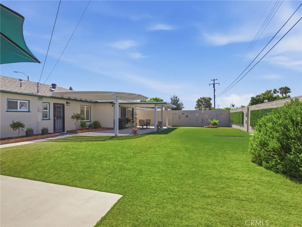 1807 W Broadway Anaheim, CA 92804