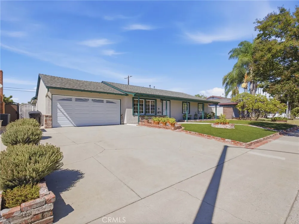 1807 W Broadway Anaheim, CA 92804