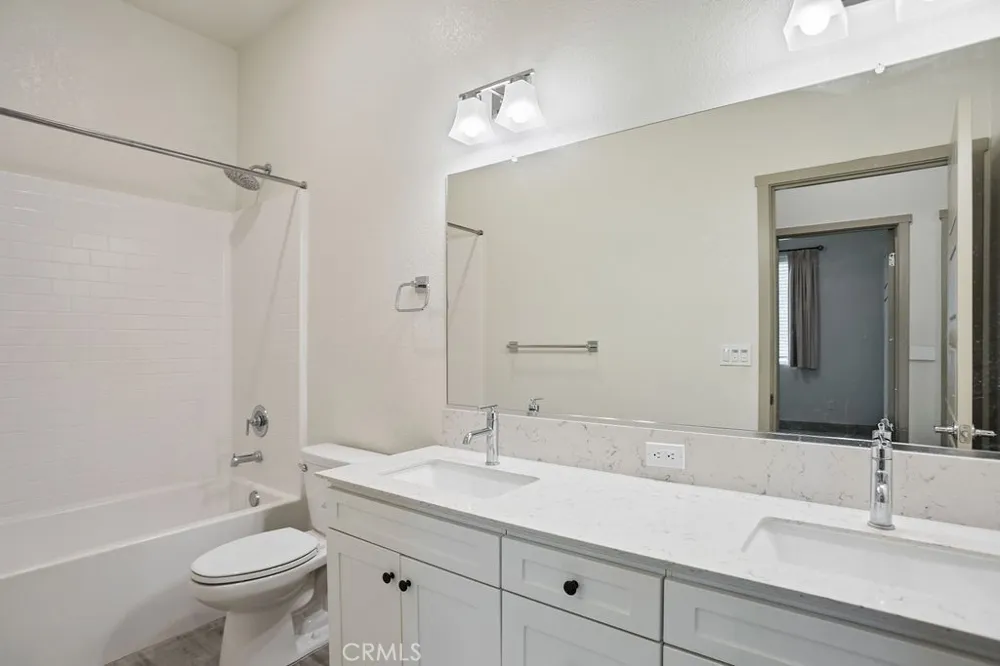 2446 Valverde Merced, CA 95340