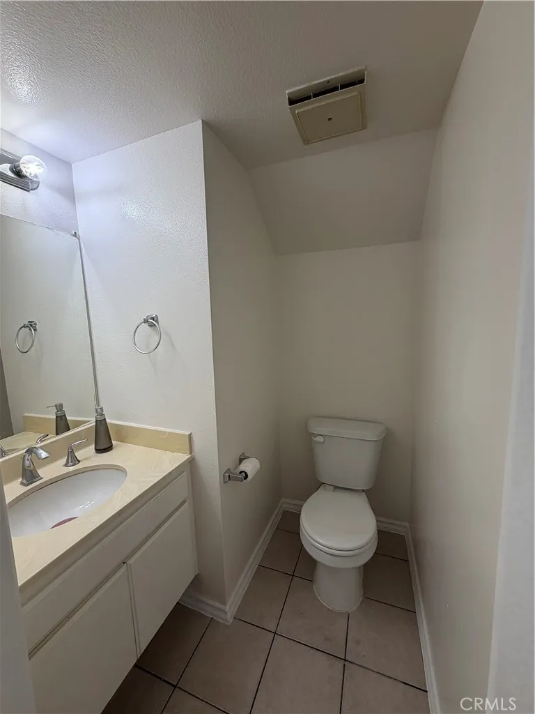 19231 Sherman #1 Reseda, CA 91335