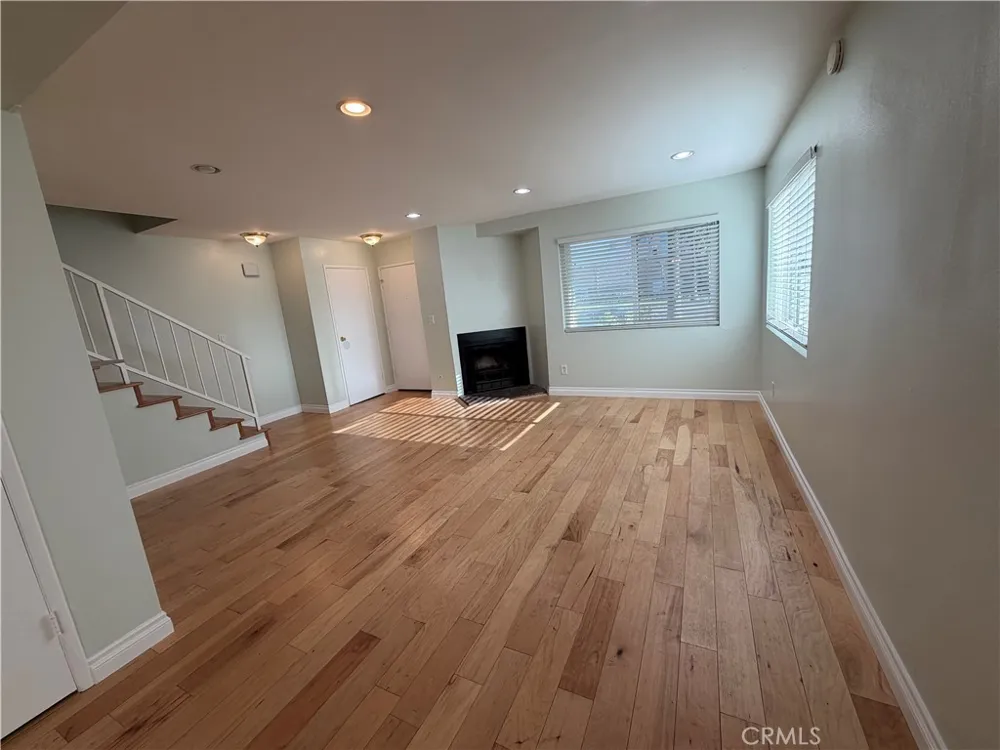 19231 Sherman #1 Reseda, CA 91335