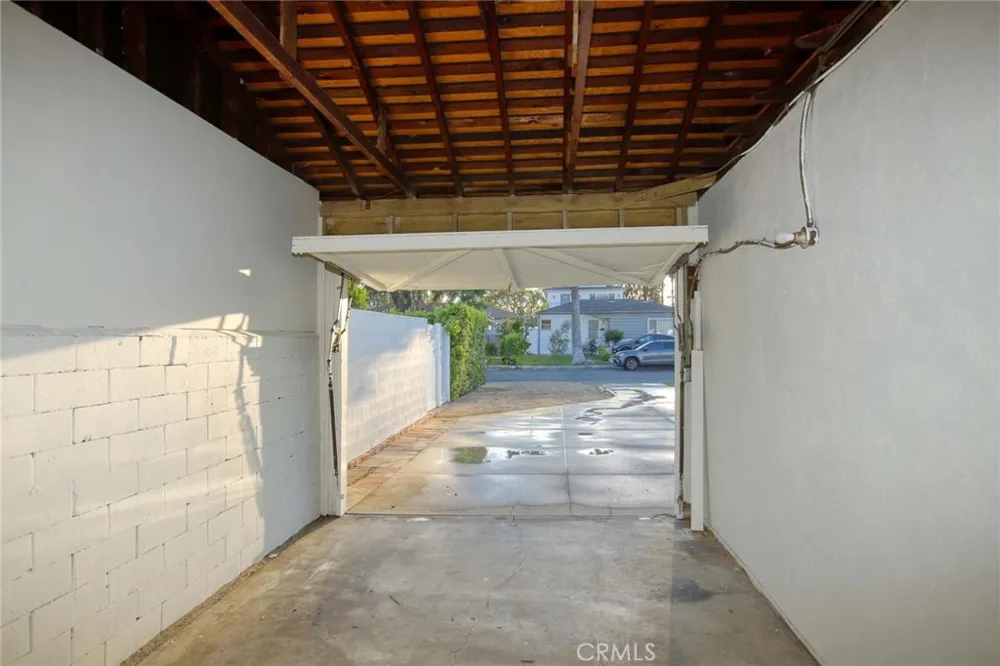 2104 Pass Burbank, CA 91505