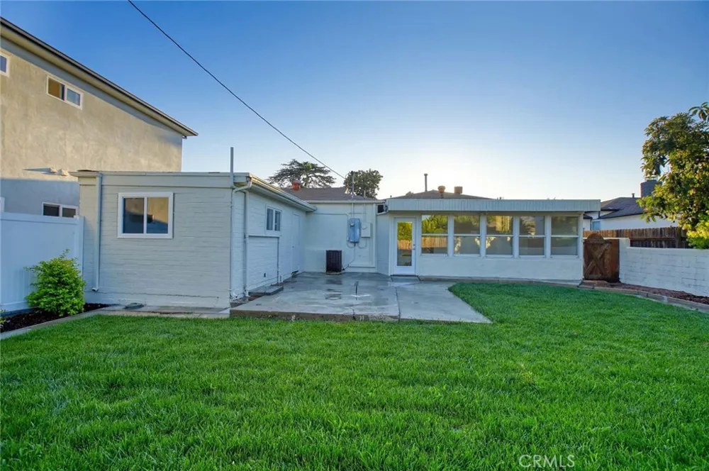 2104 Pass Burbank, CA 91505