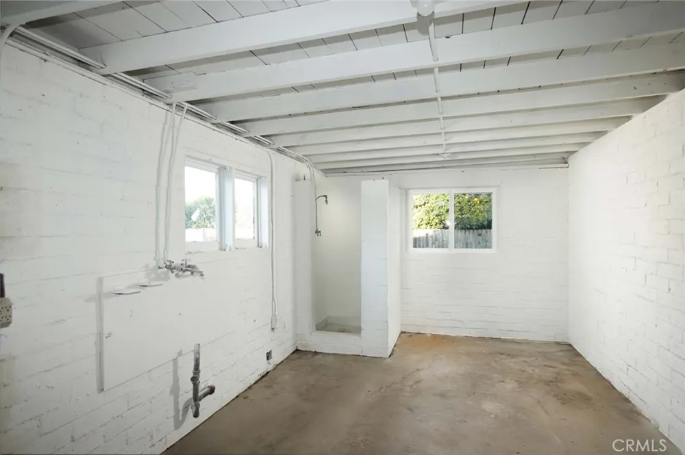 2104 Pass Burbank, CA 91505
