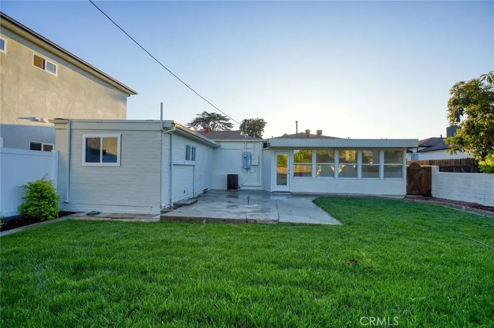 2104 Pass Burbank, CA 91505