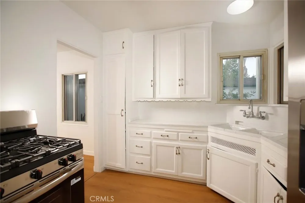 2104 Pass Burbank, CA 91505
