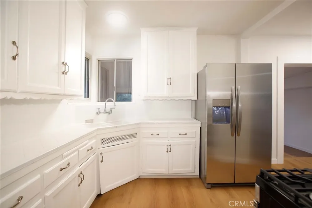 2104 Pass Burbank, CA 91505