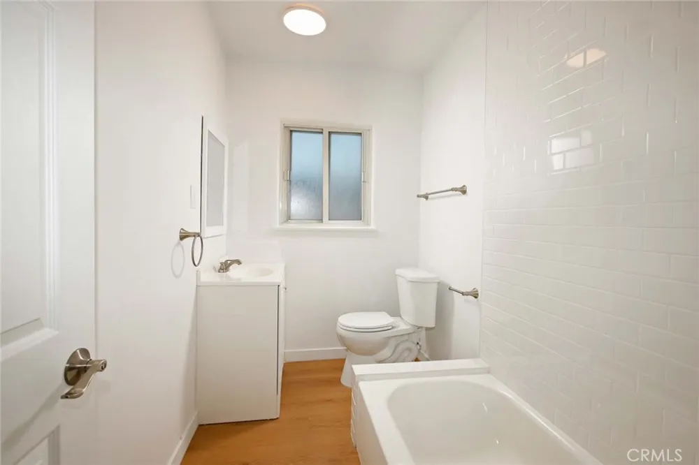 2104 Pass Burbank, CA 91505