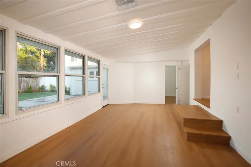 2104 Pass Burbank, CA 91505