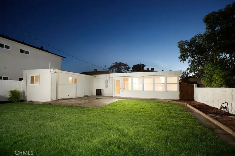 2104 Pass Burbank, CA 91505
