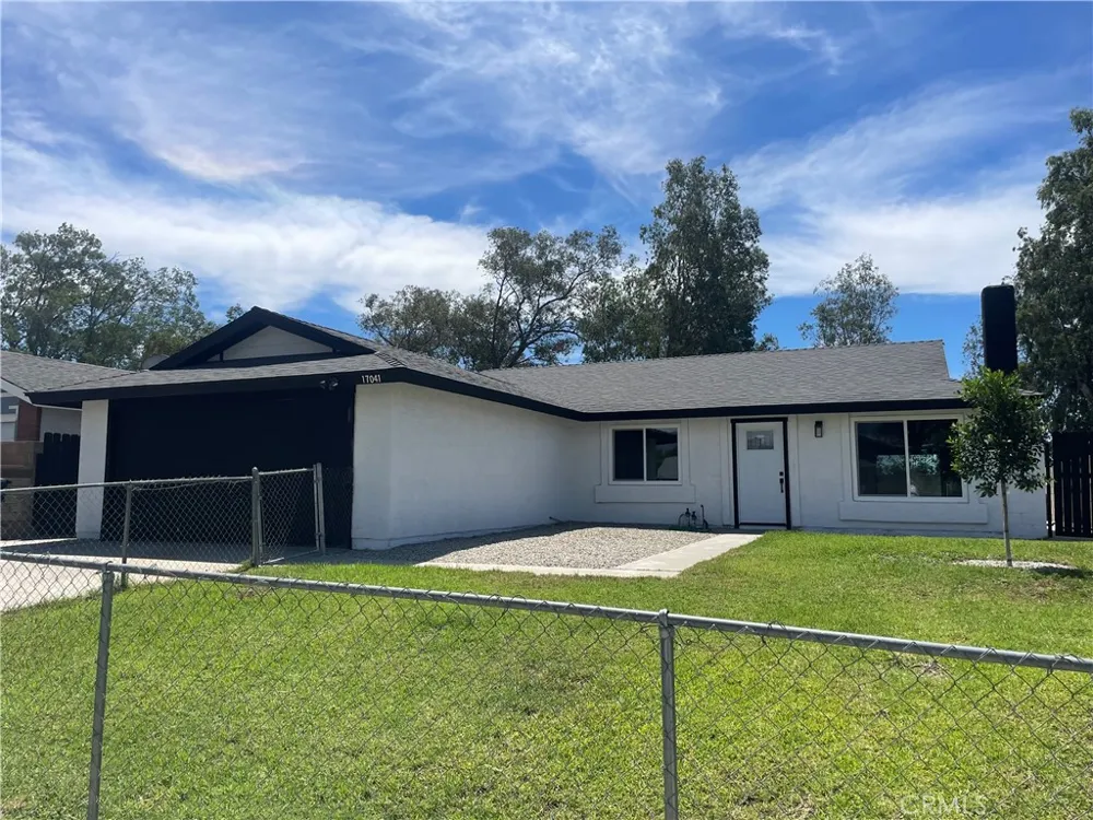 17041 Fairfax Fontana, CA 92336
