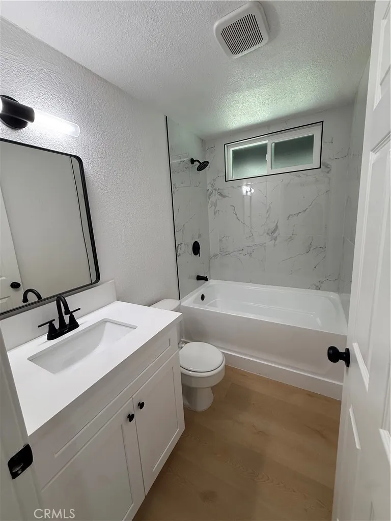 17041 Fairfax Fontana, CA 92336