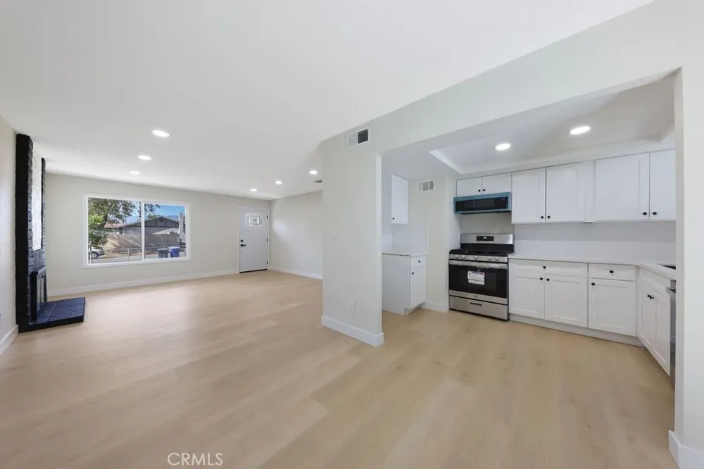 17041 Fairfax Fontana, CA 92336