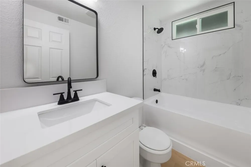 17041 Fairfax Fontana, CA 92336