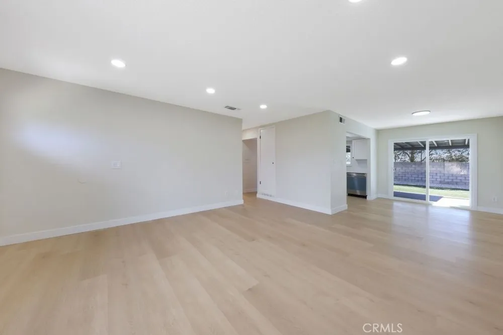 17041 Fairfax Fontana, CA 92336