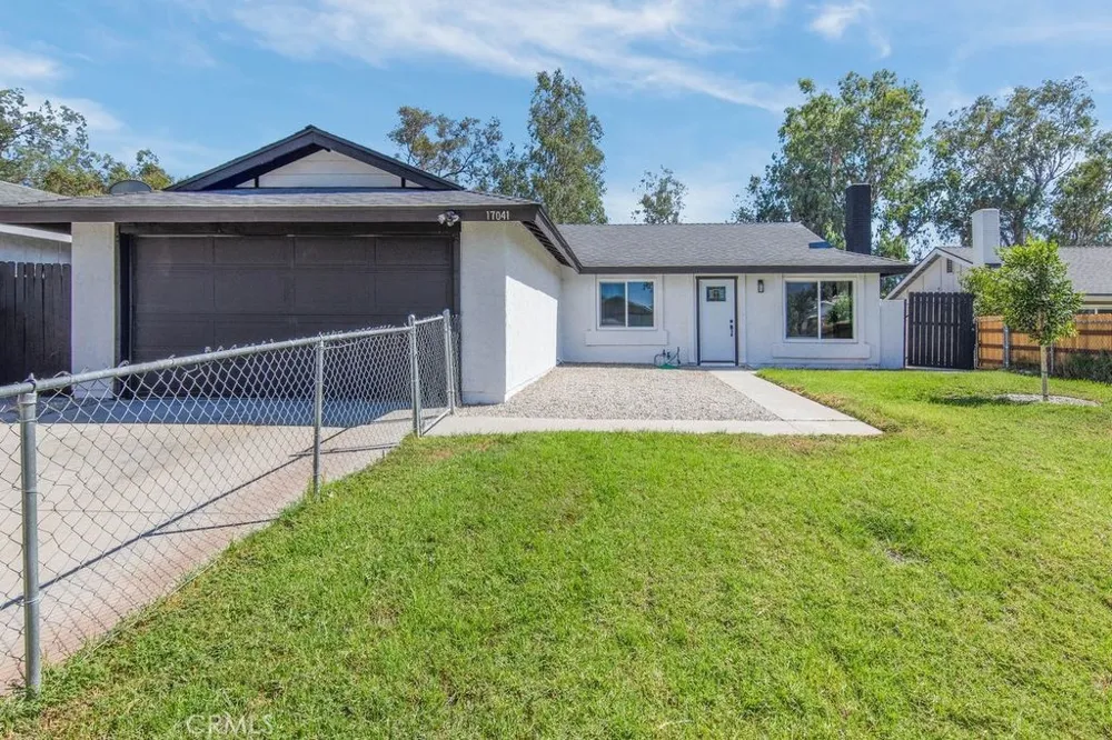 17041 Fairfax Fontana, CA 92336