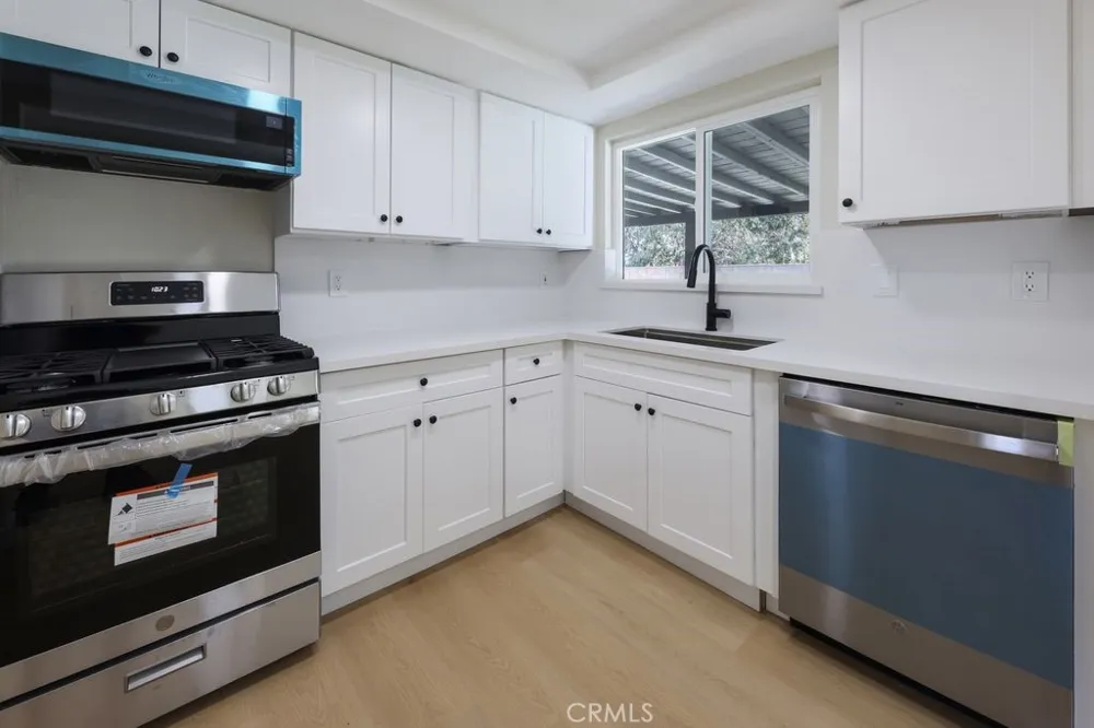 17041 Fairfax Fontana, CA 92336