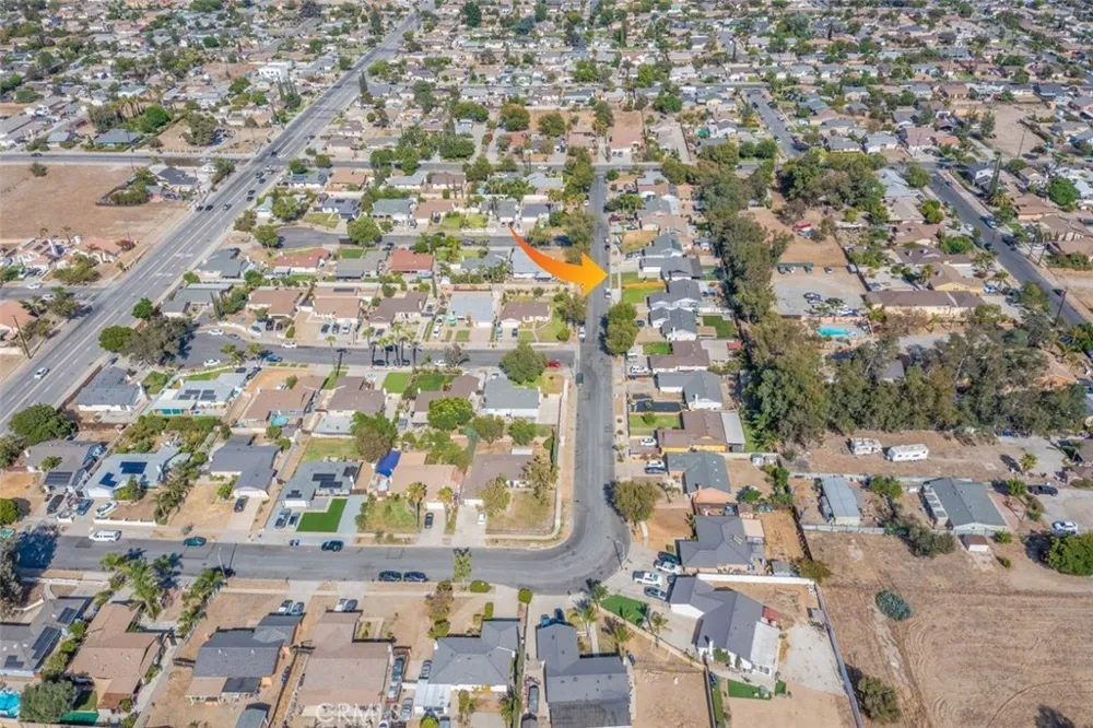 17041 Fairfax Fontana, CA 92336