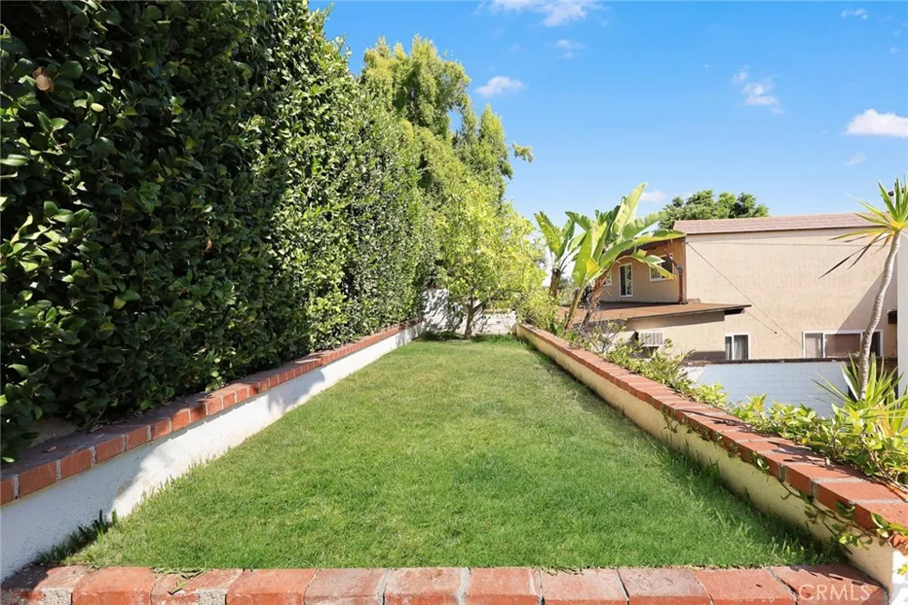 3929 El Moreno La Crescenta, CA 91214