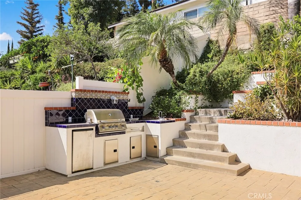 3929 El Moreno La Crescenta, CA 91214