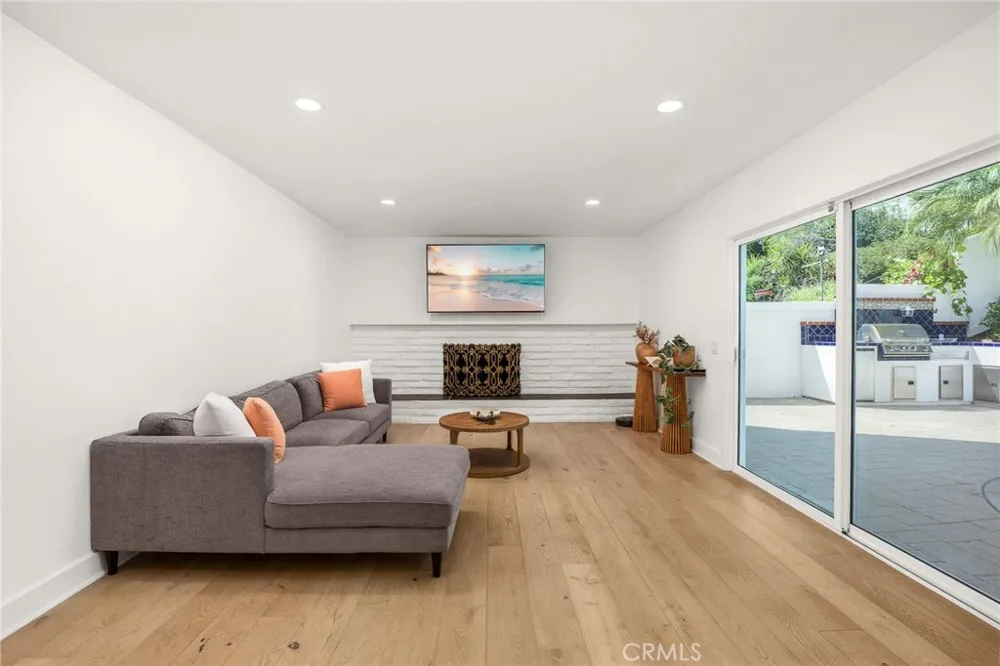 3929 El Moreno La Crescenta, CA 91214