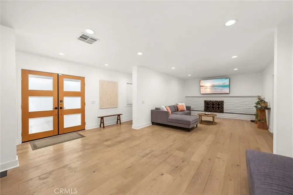3929 El Moreno La Crescenta, CA 91214
