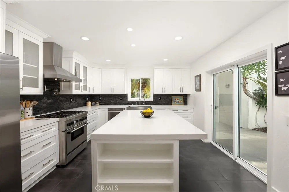 3929 El Moreno La Crescenta, CA 91214