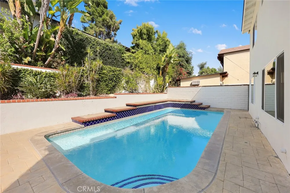 3929 El Moreno La Crescenta, CA 91214