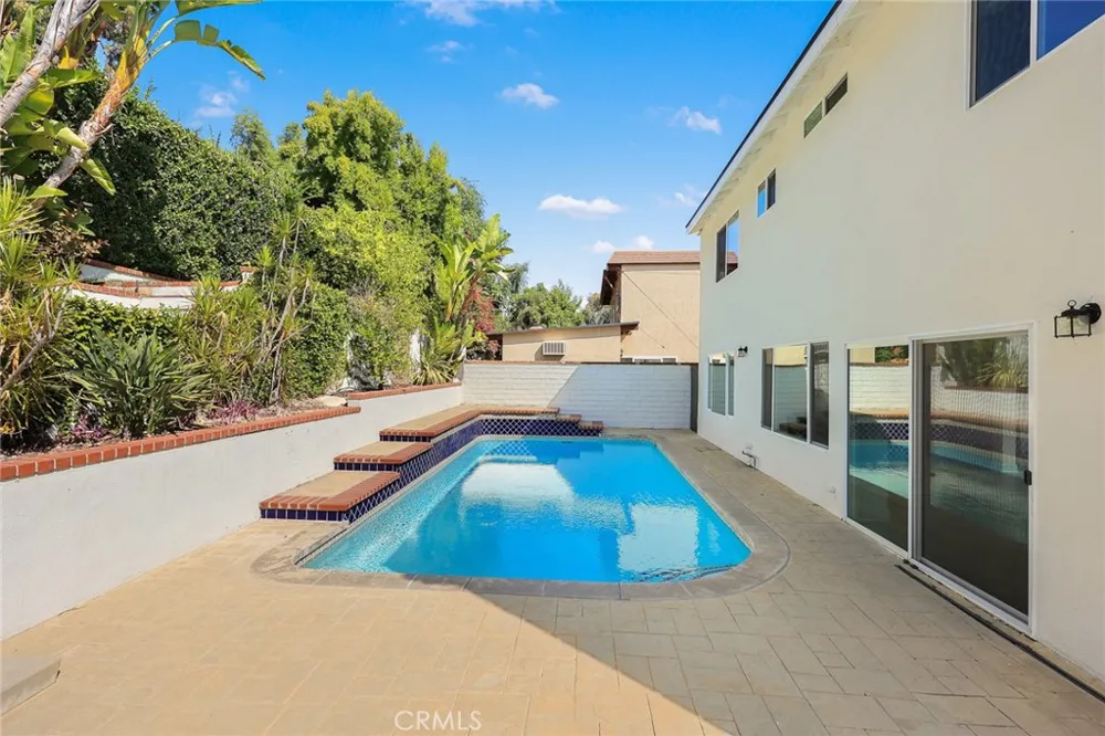 3929 El Moreno La Crescenta, CA 91214