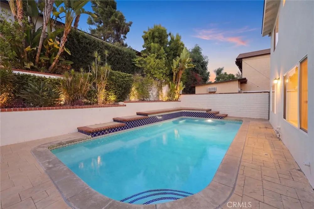 3929 El Moreno La Crescenta, CA 91214