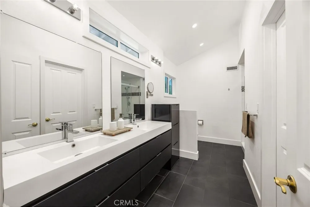 3929 El Moreno La Crescenta, CA 91214