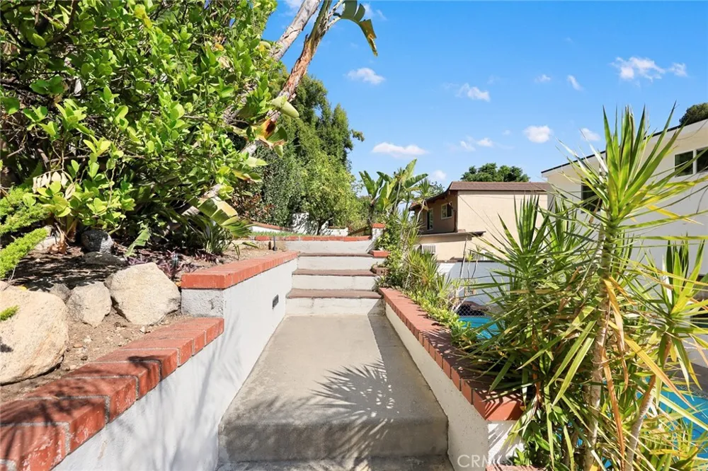 3929 El Moreno La Crescenta, CA 91214
