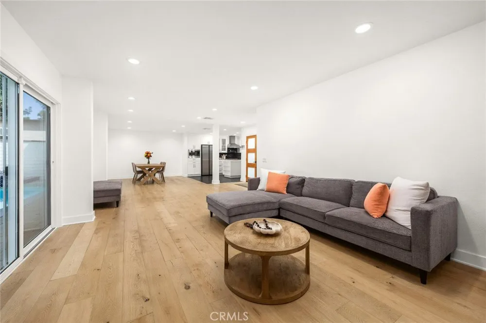 3929 El Moreno La Crescenta, CA 91214