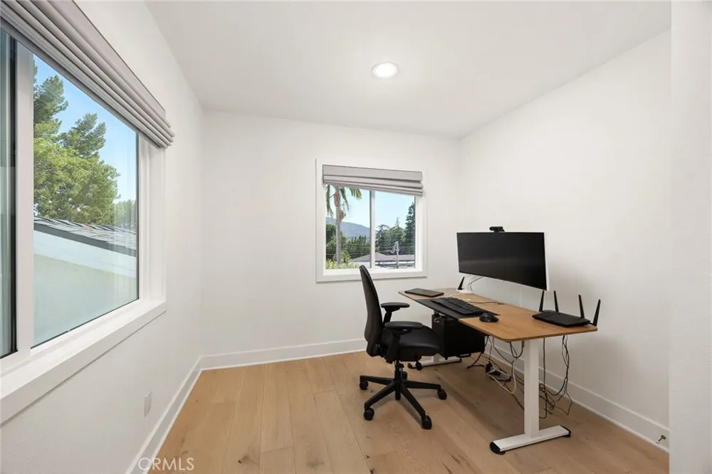 3929 El Moreno La Crescenta, CA 91214