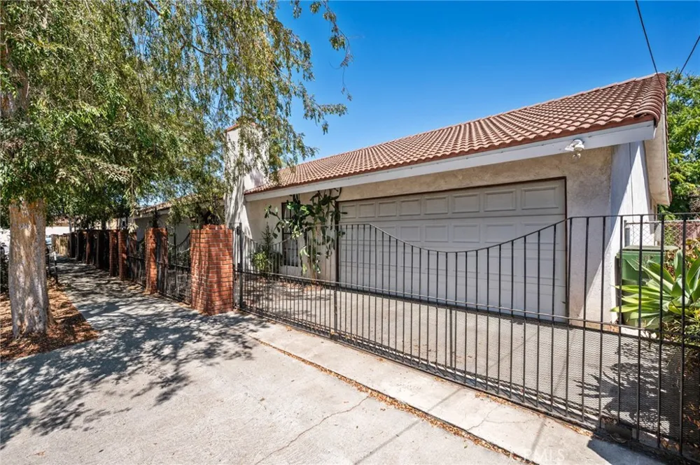 1122 Dominguez Wilmington, CA 90744