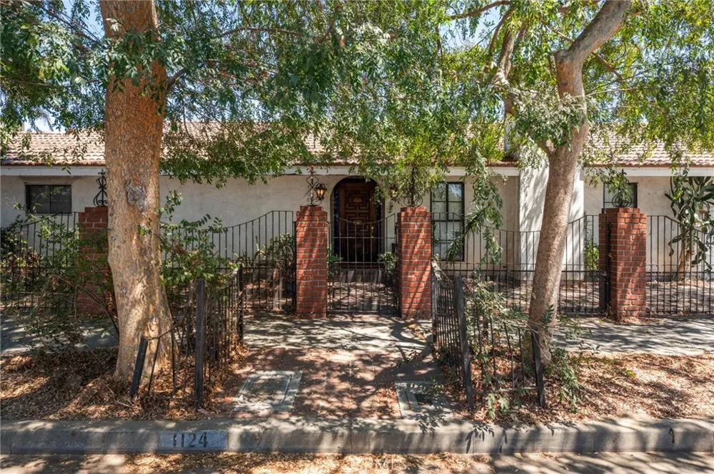 1122 Dominguez Wilmington, CA 90744