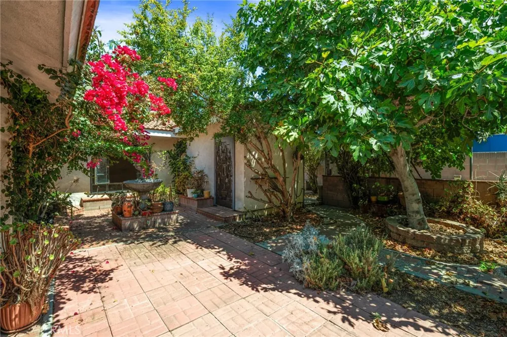 1122 Dominguez Wilmington, CA 90744
