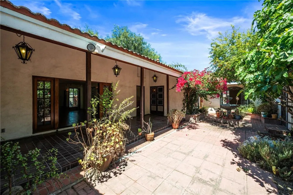 1122 Dominguez Wilmington, CA 90744