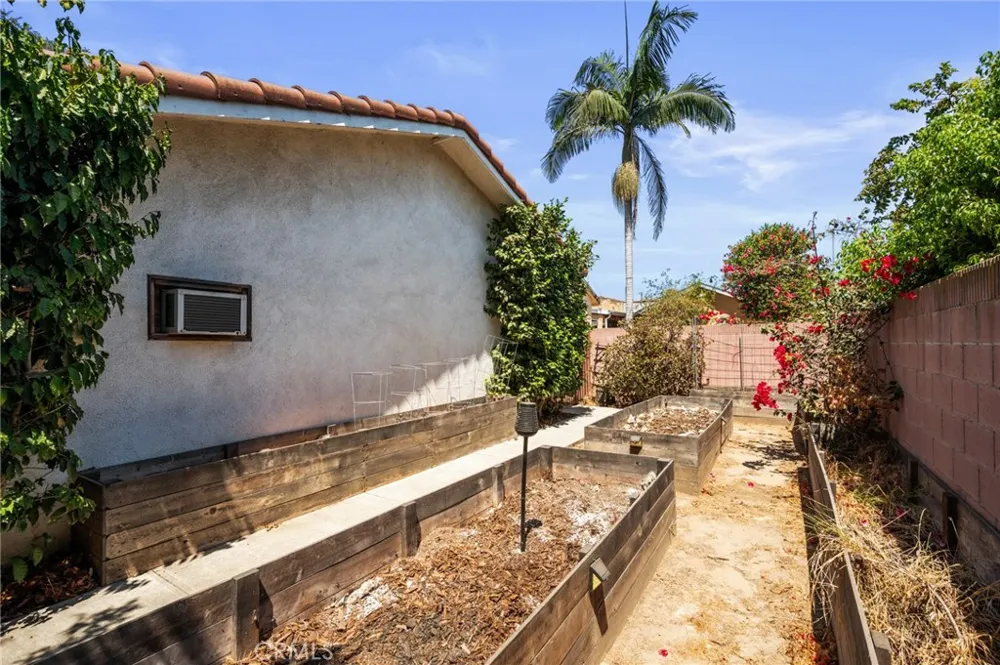 1122 Dominguez Wilmington, CA 90744