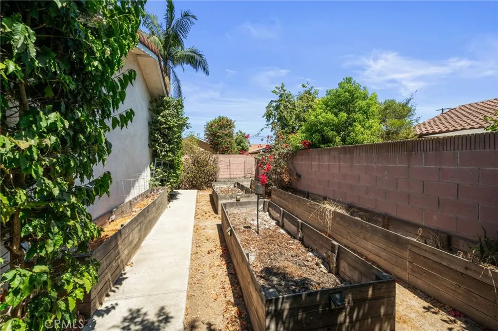1122 Dominguez Wilmington, CA 90744