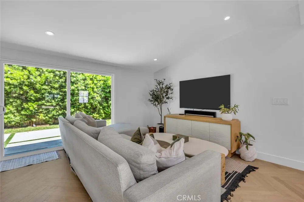 268 E Bay Street Costa Mesa, CA 92627