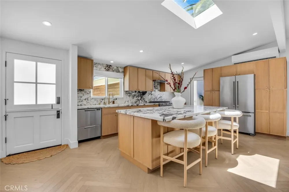 268 E Bay Street Costa Mesa, CA 92627