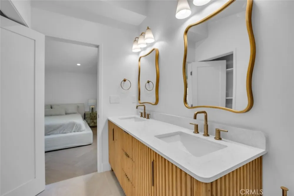 268 E Bay Street Costa Mesa, CA 92627