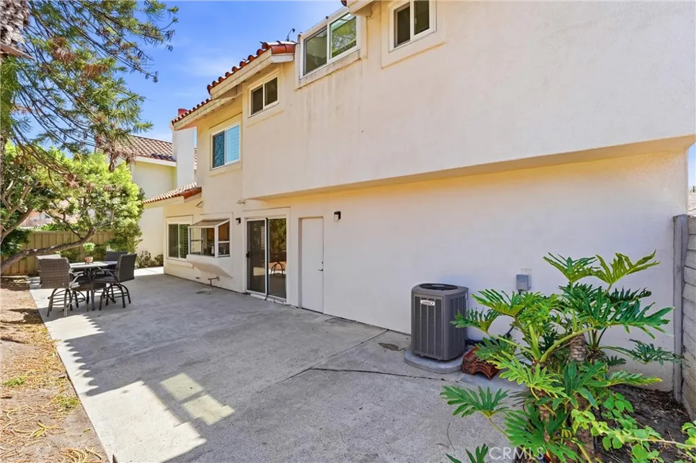 2051 Pueblo Tustin, CA 92782