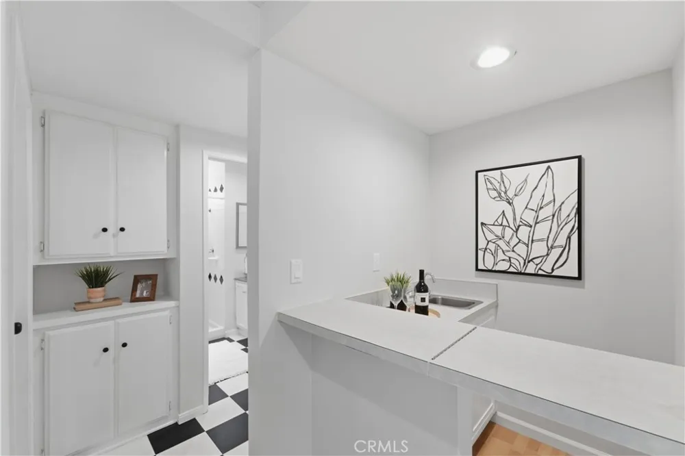 8126 Laramie Avenue Winnetka, CA 91306