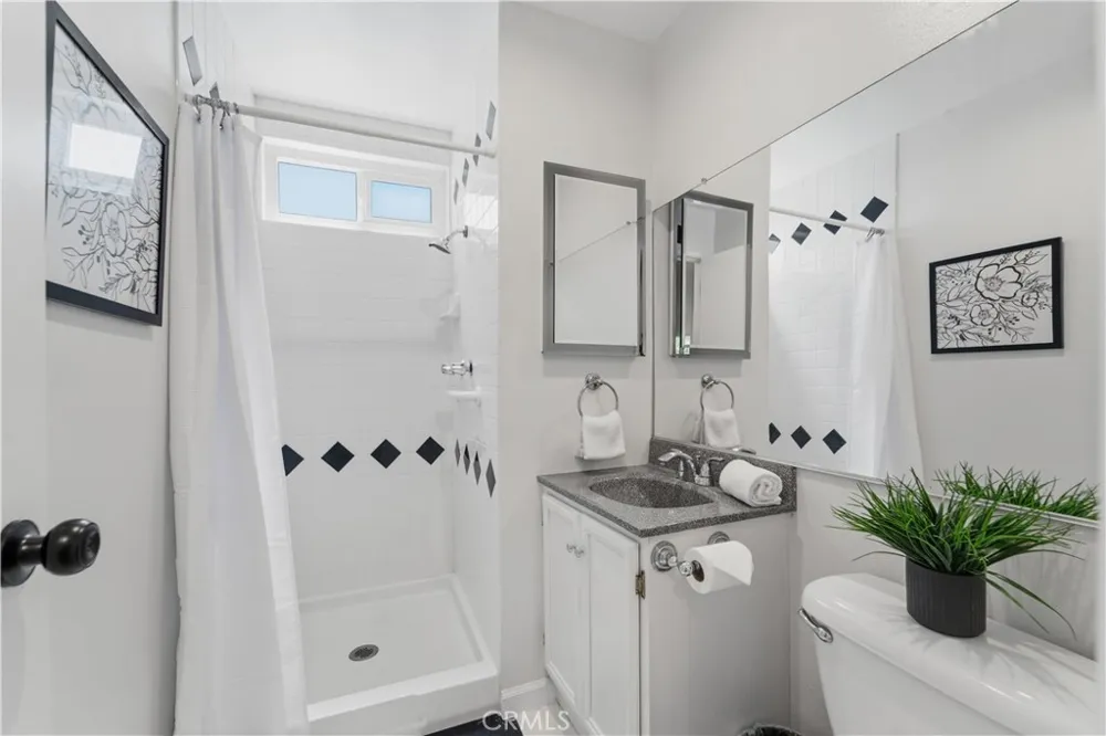 8126 Laramie Avenue Winnetka, CA 91306
