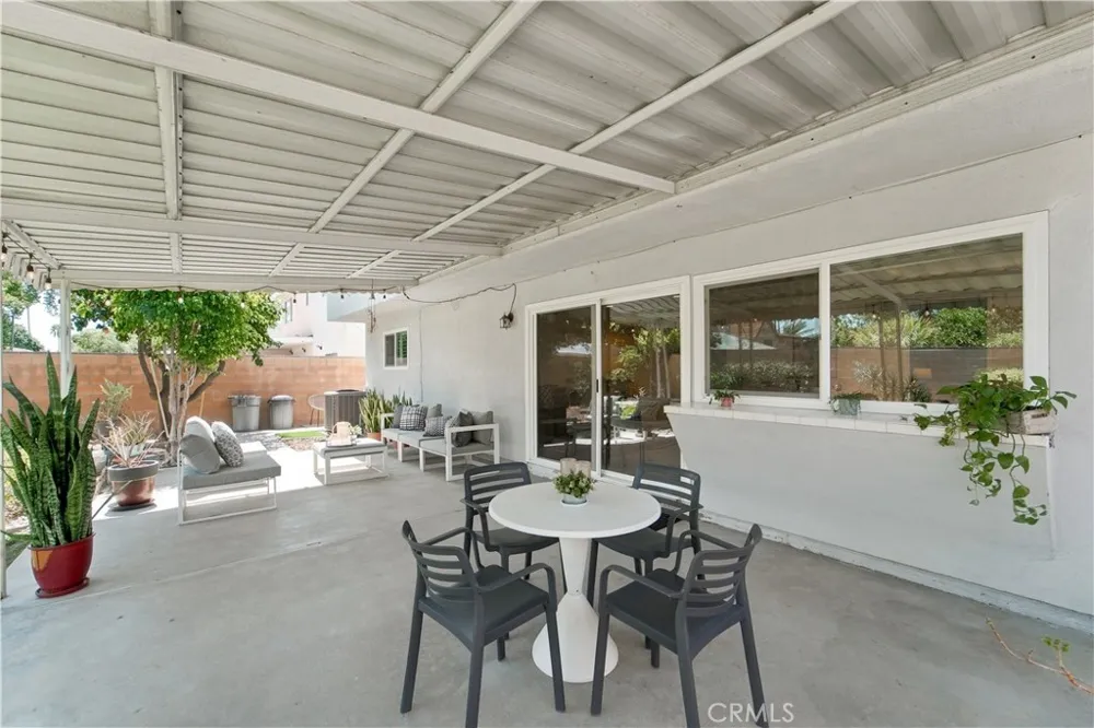 8126 Laramie Avenue Winnetka, CA 91306