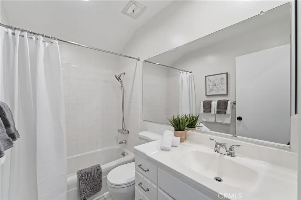 8126 Laramie Avenue Winnetka, CA 91306